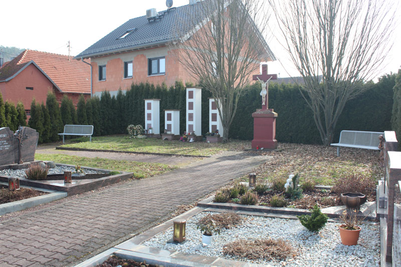 Friedhof Dörrmorsbach mit Gefallenen-Gedenkstätte